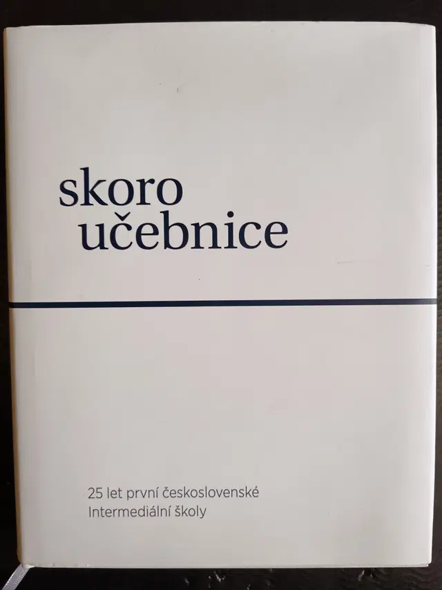 Skoroučebnice: 25 let první československé Intermediální školy
