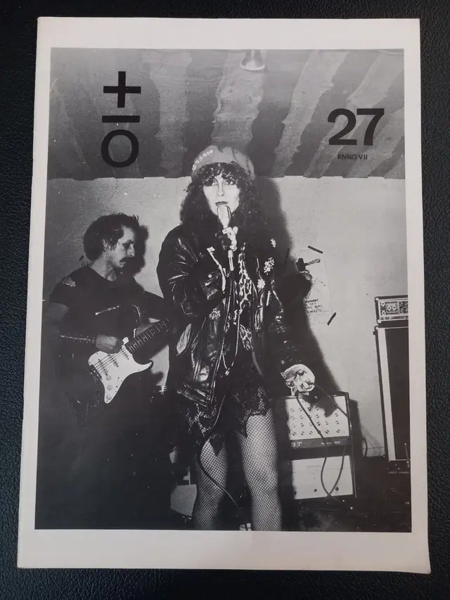 ±0 (Plus-Moins-Zéro): Revue d’art contemporain. No. 27, September 1979
