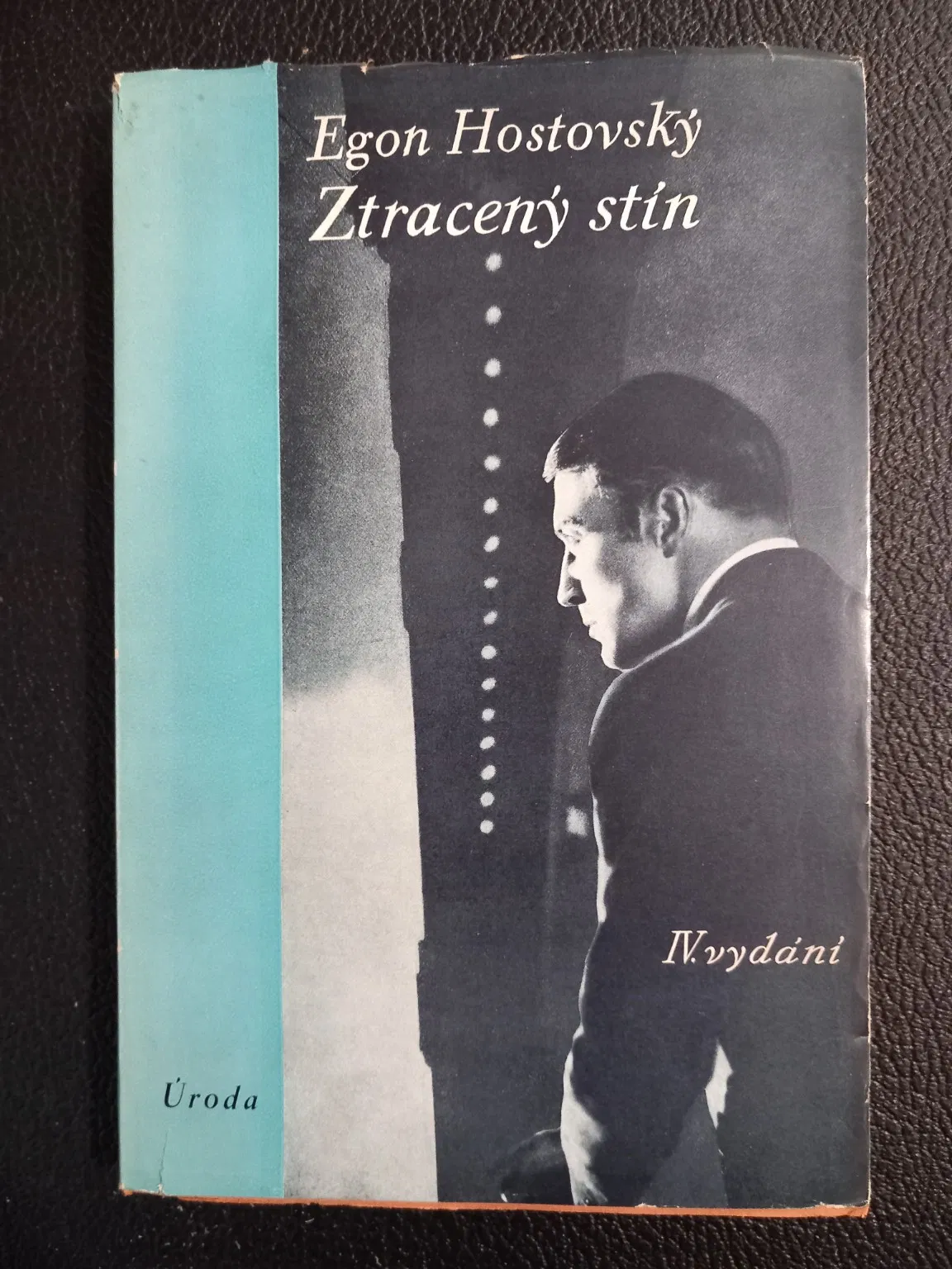 Egon Hostovský – Ztracený stín (1933). Inscribed to Jaroslav Seifert